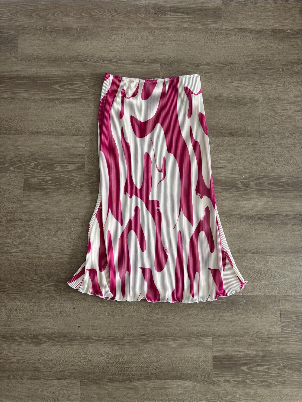 Amazon White and Fuchsia Abstract Pleated Midi Skirt